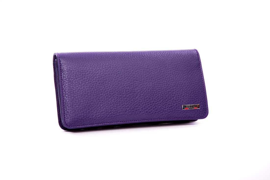 Женский кошелек фиолетового цвета